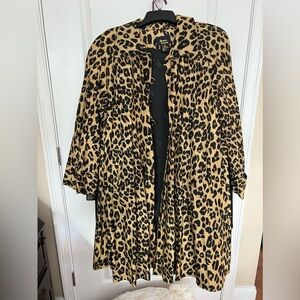 Dennis Basso Woman’s Spring Raincoat in Leonard Print. Swing coat style. Size 1X